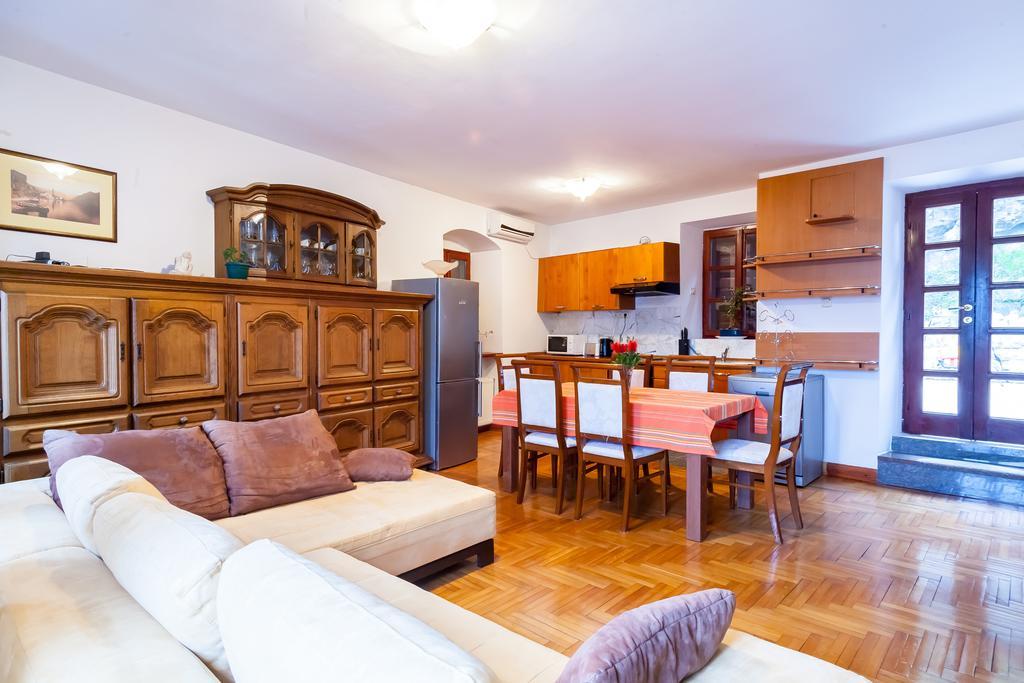 Villa & Apartments Perasto Exterior photo