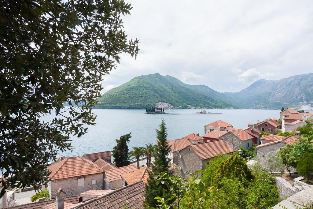 Villa & Apartments Perasto Exterior photo