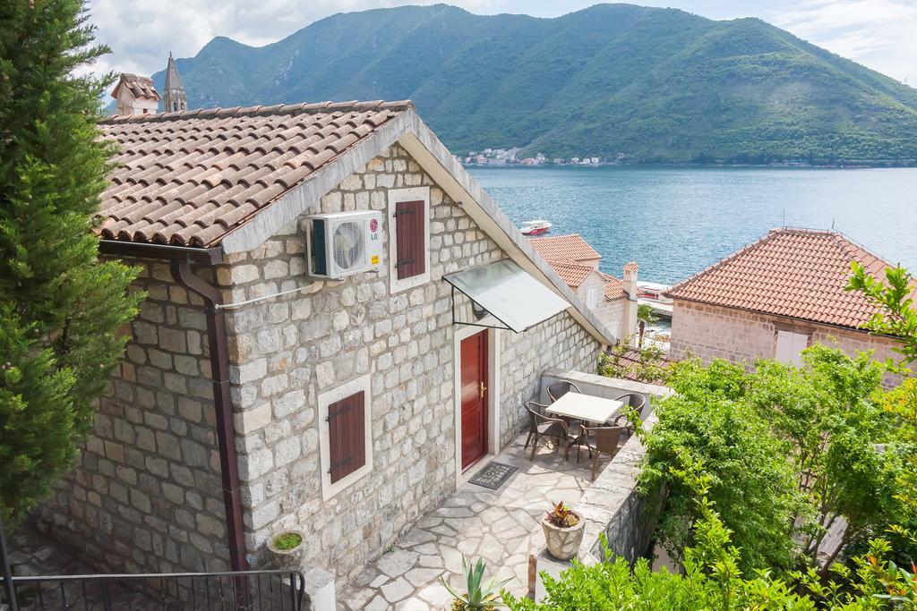 Villa & Apartments Perasto Exterior photo